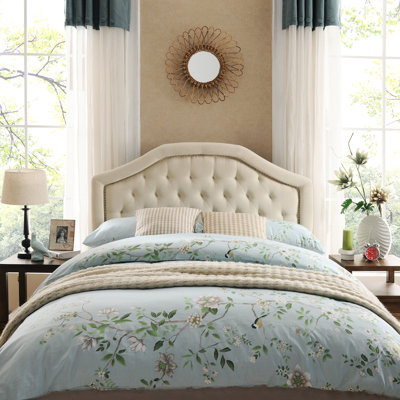 Tête de lit grand moderne - Bouton à point de diamant pour un look chic, têtes de clou décorées de tissu d'ameublement beige avec revêtement contemporain glamour