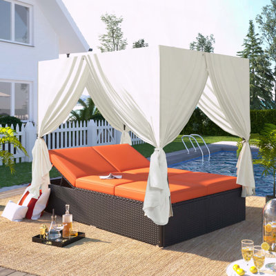 Double Chaise Lounge Daybed with Curtains
