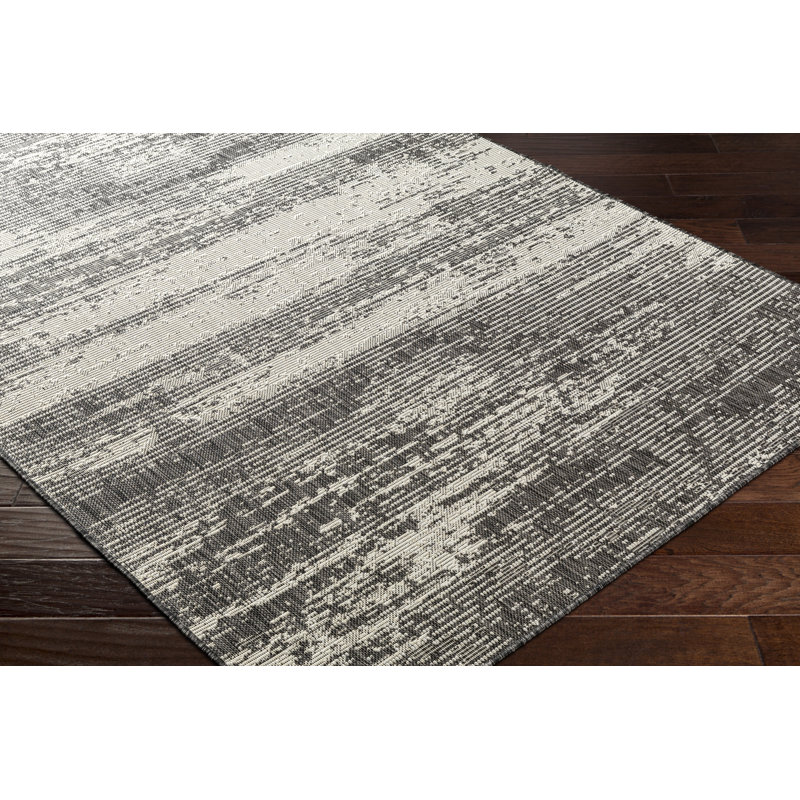 Indoor / Outdoor Rug, Rectangle 5'3" x 7'