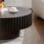 Table basse ronde en bois de style olive à piédestal robuste fabriquée à la main pour le salon-1400123318