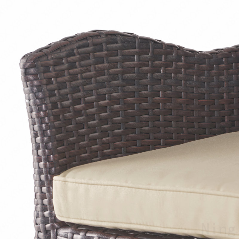 Chaise pivotante multi moderne avec coussin beige doux pour l'extérieur