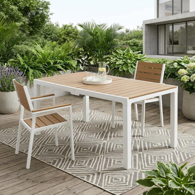 Table de jardin robuste en plastique brun et blanc de 180 cm (71 po) avec trou pour parasol