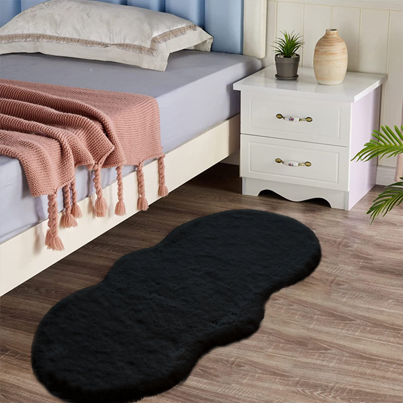 Tapis noir en fausse fourrure Adstock, Nouveauté 2 pi x 4 pi