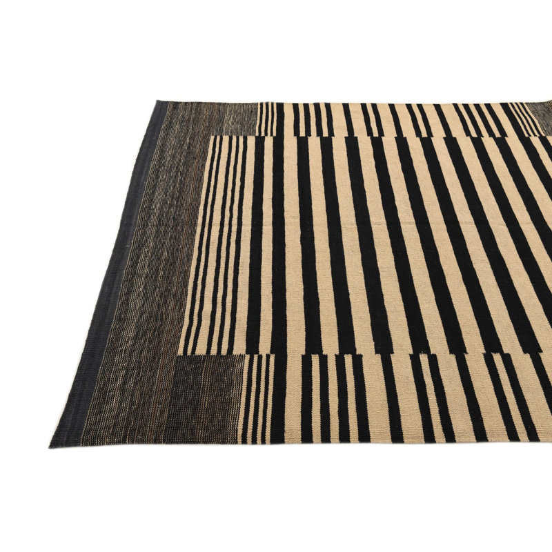 Tapis noir et blanc 4 pi 8 po x 6 pi 4 po Pinkerton