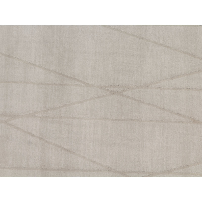 Sarila Geometric Area Rug in White, Rectangle 4' x 5'7"