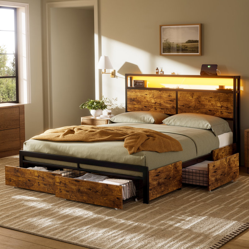 Cadre de lit moderne Livia avec 4 tiroirs et tête de lit ouverte avec rangement, lampe DEL réglable et station de recharge, sommier non requis.