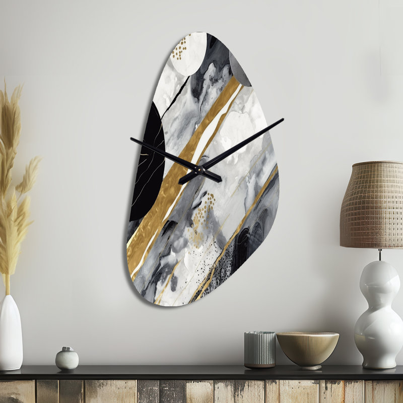 Horloge murale asymétrique, Médium