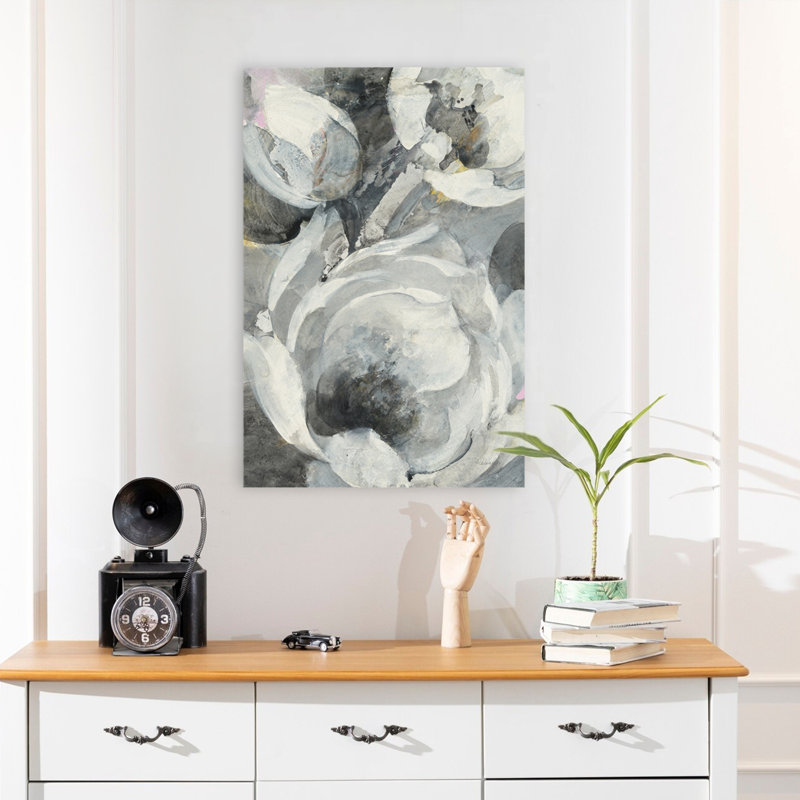 «White Delight I Crop» contemporain abstrait noir et blanc en gros plan gris, H 24 po x l 16 po