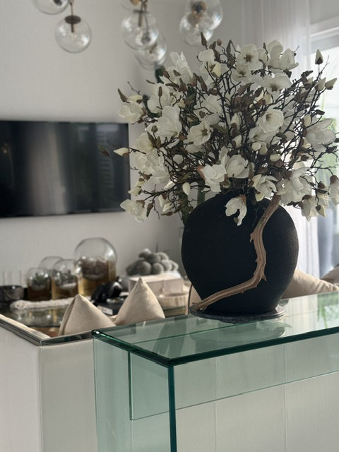 Black Konos Vase With White Magnolias