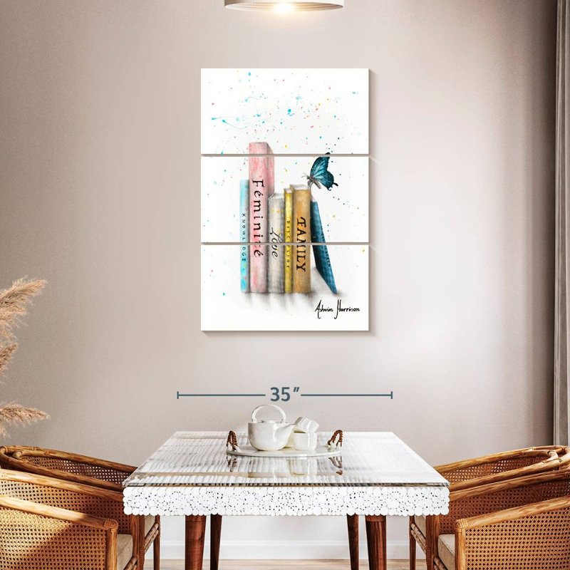 Livres Kerner de son voyage, H 32 po x l 20 po
