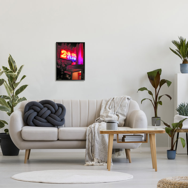 «Urban 2am Club», impression encadrée sur bois par Larry Grossman, H 20 po x l 16 po x P 1,5 po, Giclée encadrée noir minuit