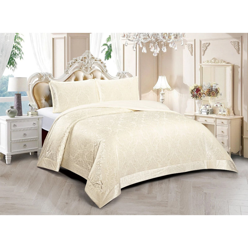 3 Piece Velvet Damask Jacquard Bedspread Reverse Microfibre Bed Throw 2 Matching Pillow Shams, Cream