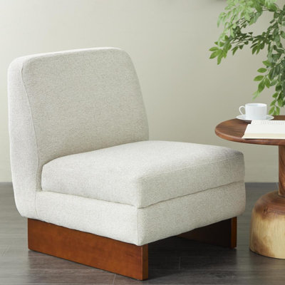 Fauteuil d'appoint en polyester bouclé blanc avec pieds en bois bruns