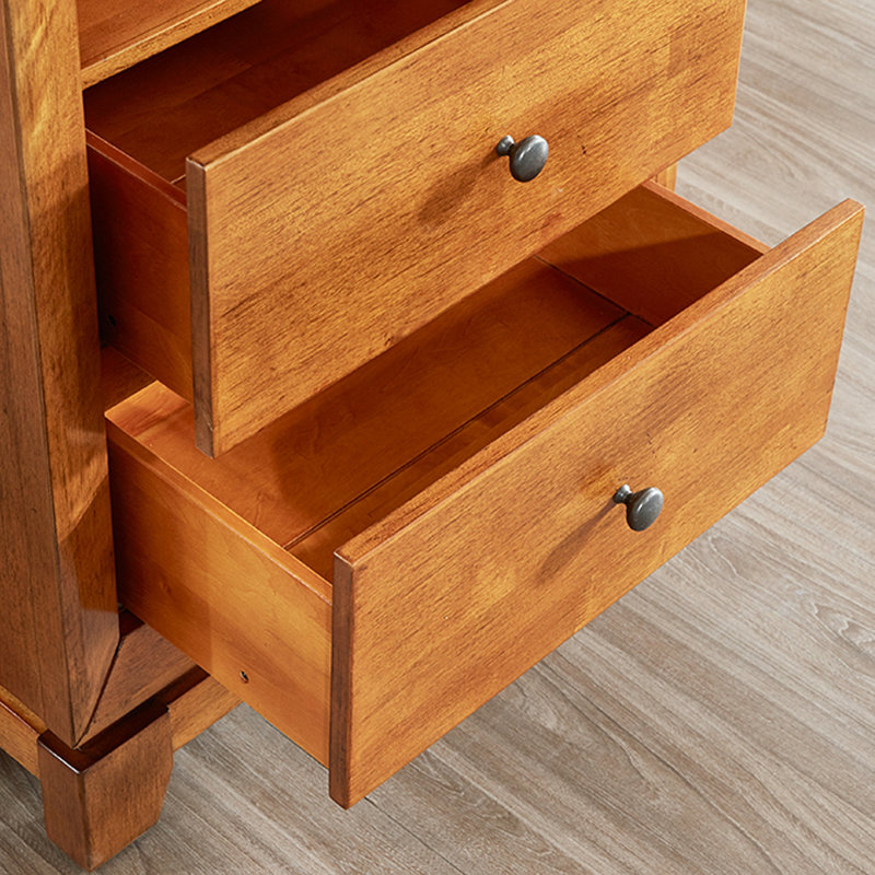 Armoire ouverte avec tiroirs