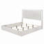 Lit ultra moderne au design élégant avec lignes en relief à DEL pour les chambres contemporaines-447586480