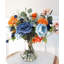 Arrangement de roses en soie dans un vase