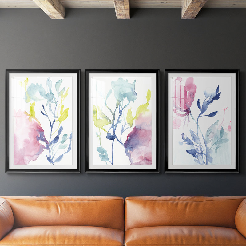 Fuchsia Bloom I - reproduction sur mesure encadrée de qualité supérieure - 3 pièces, H 27 po x l 57 po