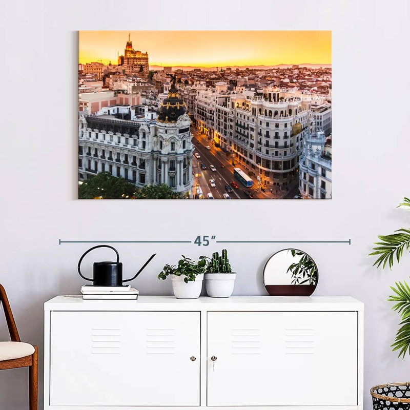 Nicci Gran Via, rue commerciale, H 26 po x l 39 po
