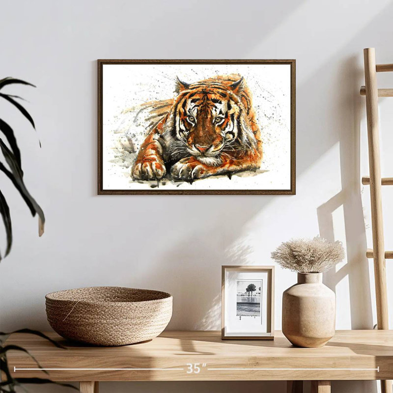 Tigre du Bengale qui se prélasse, 19 po x 13 po, Cadre flottant en noyer