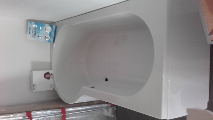 1600mm x 120mm Soaking Acrylic Bathtub