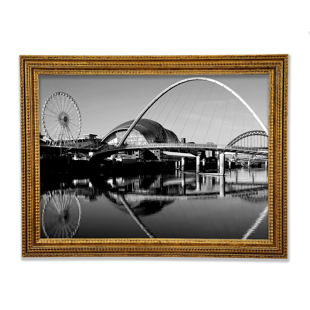 The City Of Fun Newcastle B N W - Einzelne Bilderrahmen Kunstdrucke