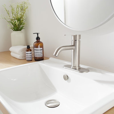 Robinet de salle de bain monocorps à poignée simple avec plaque de pont