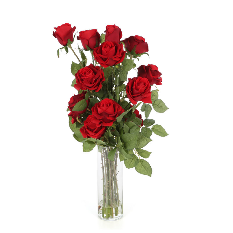 Agencement de fleurs roses avec vase