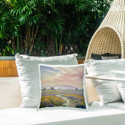 Coussin d'extérieur chaud Warm Sunrise Over California Mountains, design par Amelia Noyes