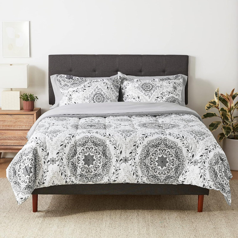 Polyester Standard Geometric Shapes Comforter