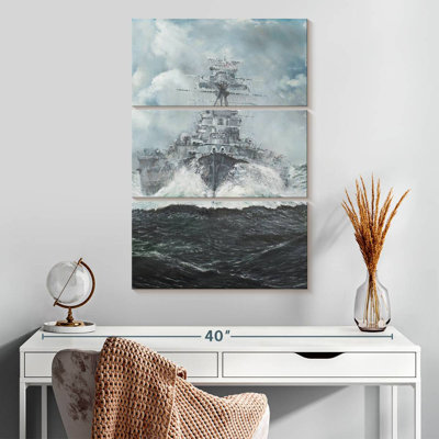 Mait HMS Hood Heads For Bismarck