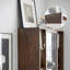 Bibliothèque de style italien avec portes d'armoire en verre