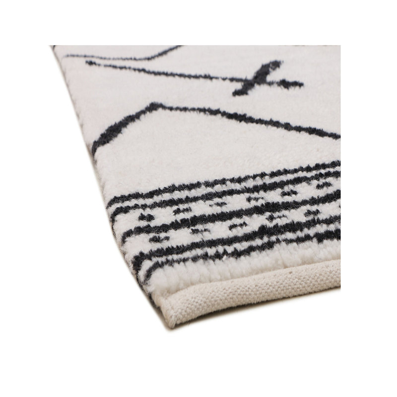 Area Rug in Black/Beige, Rectangle 5' x 8'