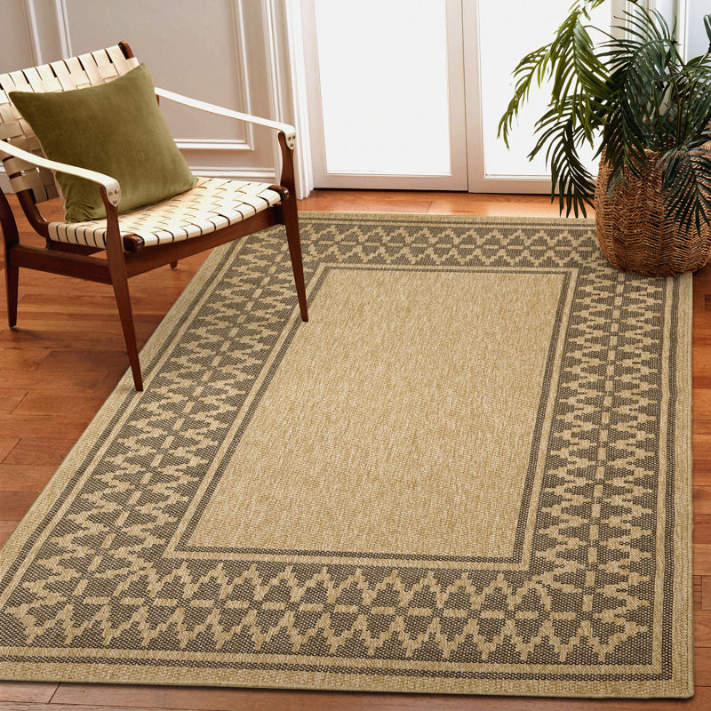 Tapis intérieur / extérieur brun clair / noir Dakota Fields, Rectangle 7 pi 10 po x 9 pi 10 po