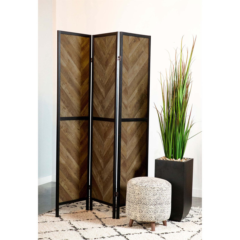Paravent pliant 3 panneaux à chevrons couleur tabac rustique pour une intimité et une décoration améliorées, idéal pour les studios et les espaces de vie ouverts.
