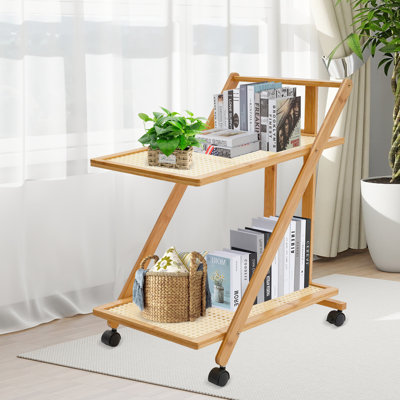 Chariot de rangement pliable à 2 niveaux, étagère triangulaire autoportante avec roulettes universelles verrouillables et poignée ergonomique, en bambou et ABS imitation bois, idéal pour le salon, la cuisine ou la chambre.