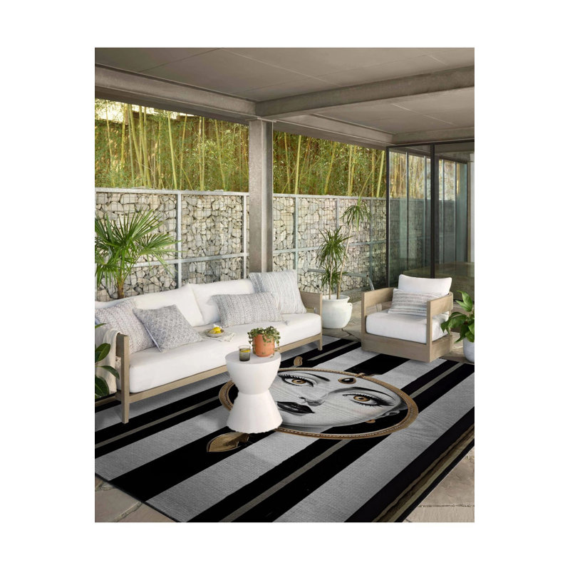 Tapis lavable noir à motif de tête de femme à motif rayé noir, Sous-tapis carré 4 pi 11 po inclus