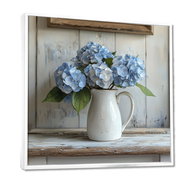 Minimalisme, hortensias dans un pot à lait I - hydrangées, art mural, H 36 po x l 36 po, Impression encadrée flottante, Blanc