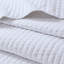 Courtepointe blanche 3 pièces pour lit double / grand lit - réversible avec bourre en coton, tissu en microfibre, pour une courtepointe brillante, l'été et le froid, taies décoratives incluses, lavable à la machine-124308678-124308679