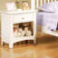 Table de chevet blanche pour chambre à coucher avec un tiroir et une tablette de rangement élégante