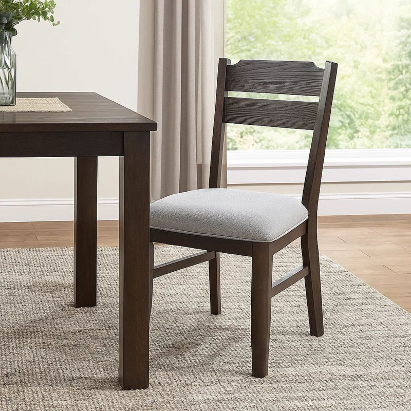 Ensemble de 2 chaises de salle à manger Hiun, assise gris tourterelle, structure en bois brun chêne