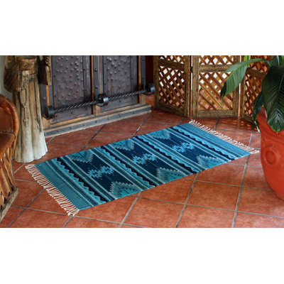 Tapis bleu à motif géométrique Tren Stockholm