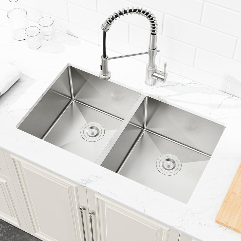 Évier en acier inoxydable 33 po x 19 po, brossé, avec une égratignure - Extérieur et bonne évacuation d'eau 33 po x 19 po pour évier de longue durée