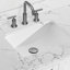 61 po x 22 po. Comptoir de salle de bain en pierre blanc avec éclairage encastré en céramique et 3 trous de robinet avec dosseret