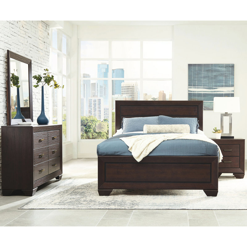 4 chambres pour lit très grand, couleur foncée, avec un design impeccable et des poignées de tiroir métalliques encadrées