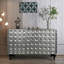 Buffet 60 "Modern Glam avec feuille d'argent appliquée à la main et détails géométriques 3D