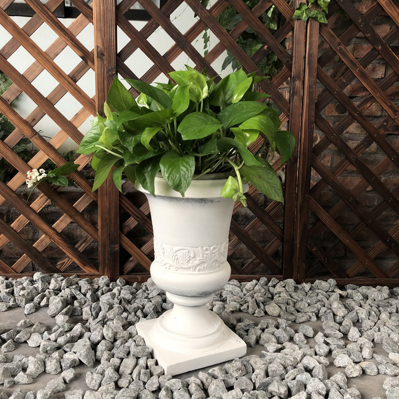 Pot à fleurs Broseley Urn, H 17 po x l 10 po x P 10 po, Blanc