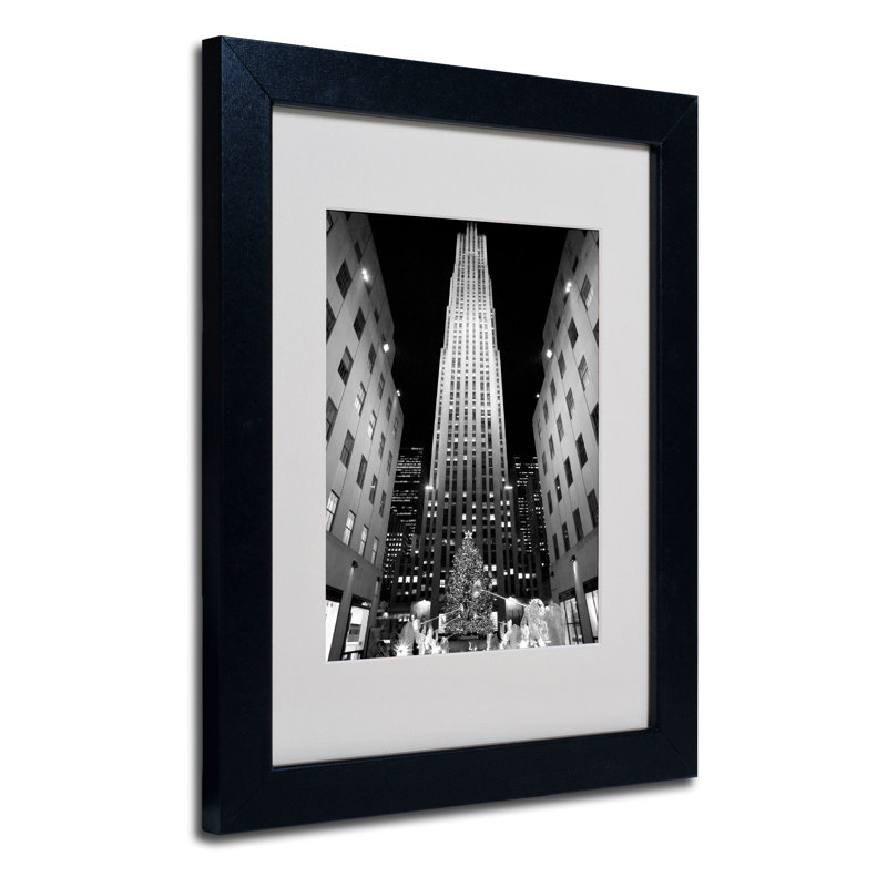 "Rockefeller Night" par Yale Gurney, reproduction de photo encadrée, H 14 po x l 11 po x P 0,5 po, Noir