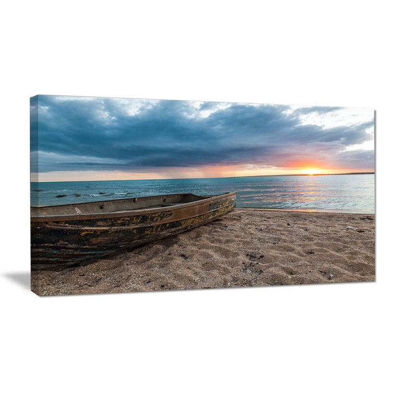 Photographie de paysage marin «Rusty Row Boat on Sand at Sunset», H 20 po x l 20 po x P 1 po, Toile tendue