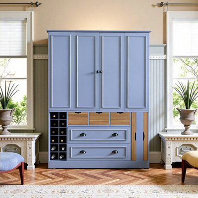 Grande armoire de cuisine de style campagnard avec prise de courant et tablettes réglables