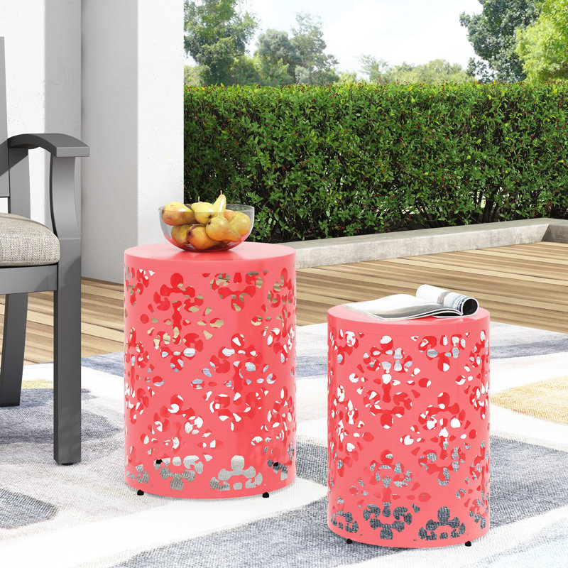 Charmante table d'appoint en métal au design moderne et durable, Corail